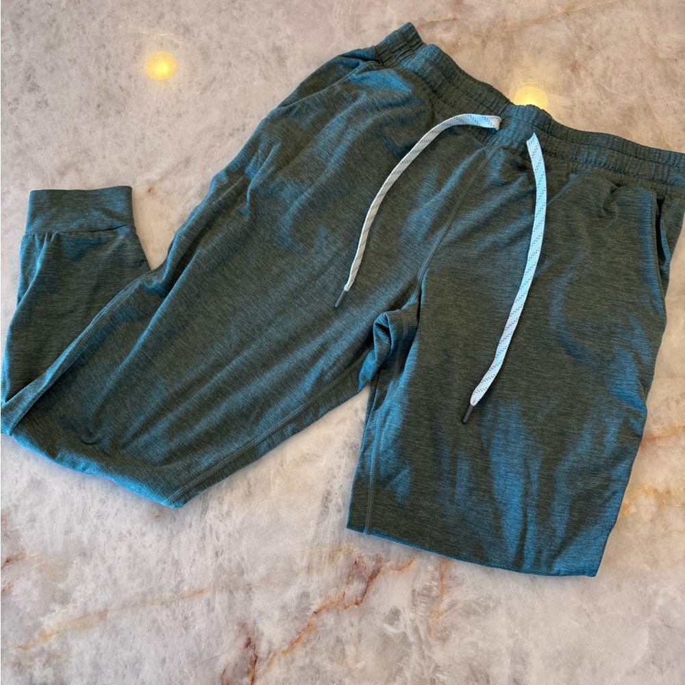 Greeb Jogger Pants with Drawstring from Costco size M